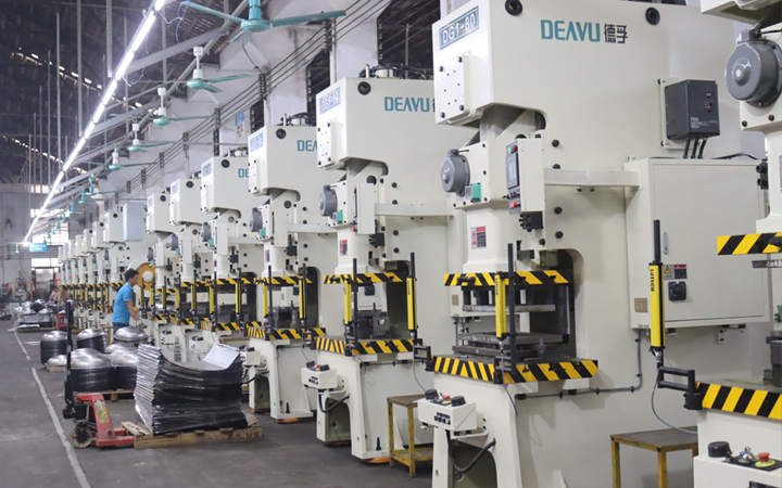 Showroom of gas, charcoal and electric BBQ grills at Keyfire